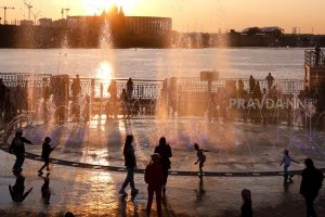 Эксперт по ЖКХ Бондарь рассказал, что грозит за купание в фонтане